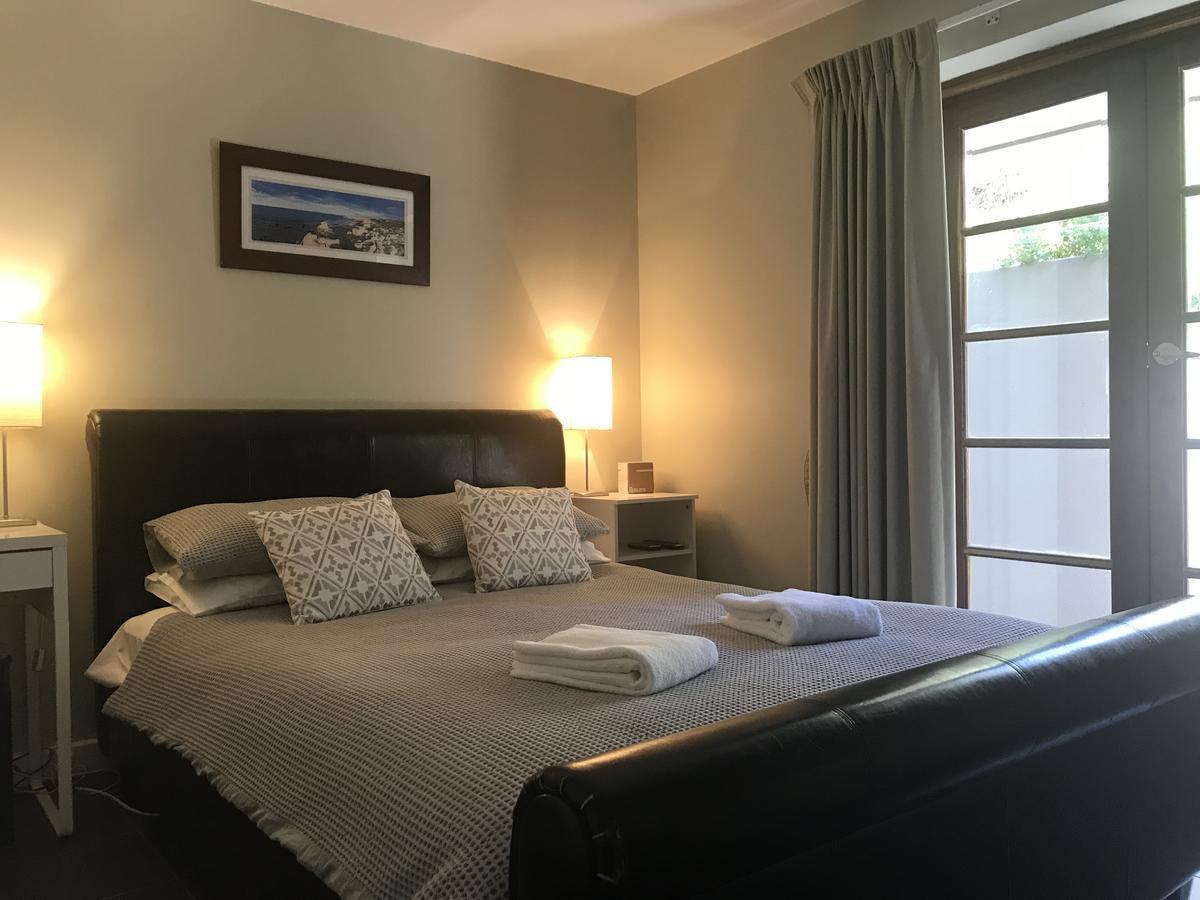Waikiki Beach Bed And Breakfast Hopeland ภายนอก รูปภาพ