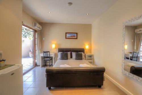Waikiki Beach Bed And Breakfast Hopeland ภายนอก รูปภาพ